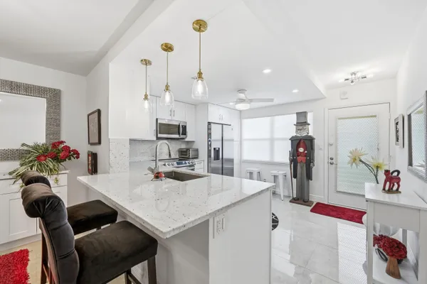 Property Slideshow image 2 of 40 | 2403 antigua cir m1, Coconut Creek, FL, 33066