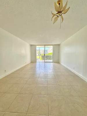 Property Slideshow image 3 of 22 | 202 se 10th st 105, Dania Beach, FL, 33004