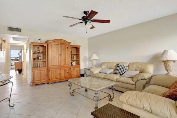 Property Slideshow image 3 of 32 | 1903 bermuda cir b4, Coconut Creek, FL, 33066