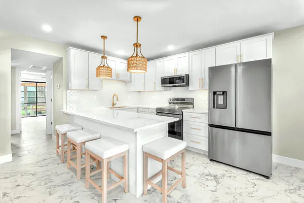 Property Slideshow image 2 of 37 | 2929 se ocean blvd e4, Stuart, FL, 34996