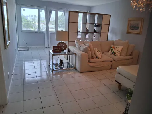 Property Slideshow image 2 of 23 | 329 se 3rd st 302s, Hallandale Beach, FL, 33009