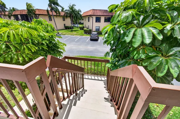Property Slideshow image 3 of 57 | 7245 golf colony ct 205, Lake Worth, FL, 33467