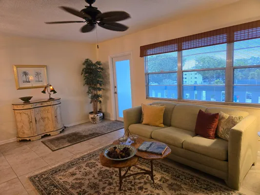 Property Slideshow image 2 of 36 | 4047 n newport n 4047, Deerfield Beach, FL, 33442