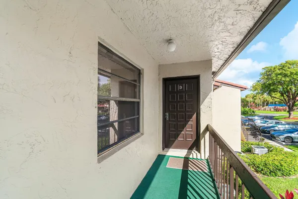 Property Slideshow image 3 of 29 | 8320 casa del lago d, Boca Raton, FL, 33433