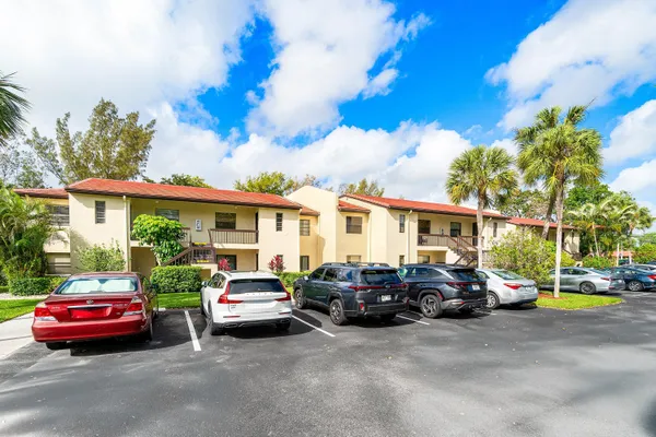 Property Slideshow image 2 of 29 | 8320 casa del lago d, Boca Raton, FL, 33433