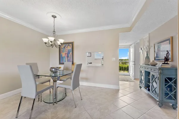 Property Slideshow image 2 of 27 | 2515 ne 2nd ct 405, Boynton Beach, FL, 33435