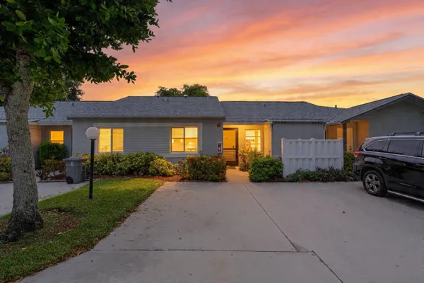 Property Slideshow image 2 of 38 | 8955 windtree st c, Boca Raton, FL, 33496