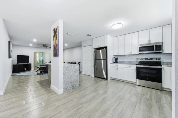 Property Slideshow image 2 of 32 | 586 laconia cir, Lake Worth, FL, 33467