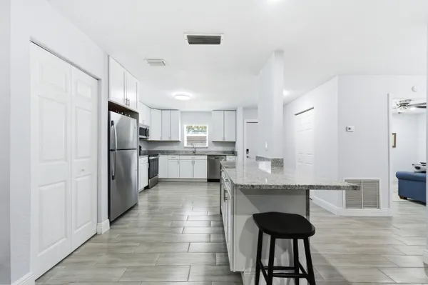 Property Slideshow image 3 of 32 | 586 laconia cir, Lake Worth, FL, 33467