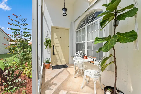 Property Slideshow image 3 of 60 | 6077 lake hibiscus dr, Delray Beach, FL, 33484