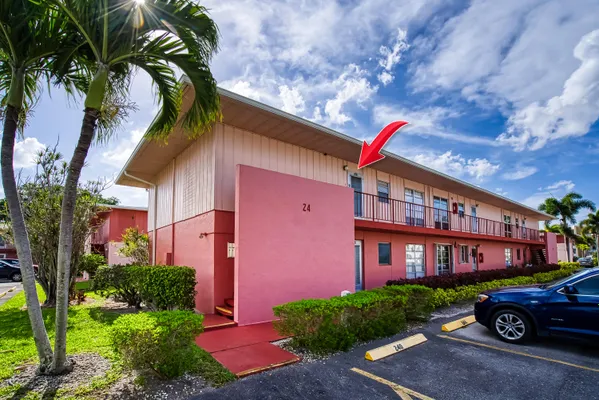 Property Slideshow image 3 of 63 | 24 golfs edge d, West Palm Beach, FL, 33417