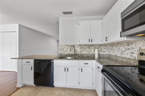 Property Slideshow image 2 of 40 | 364 quebec ct, Royal Palm Beach, FL, 33411