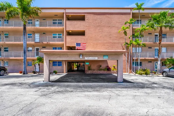 Property Slideshow image 3 of 42 | 2615 ne 1st ct 203, Boynton Beach, FL, 33435