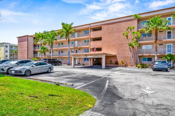 Property Slideshow image 2 of 42 | 2615 ne 1st ct 203, Boynton Beach, FL, 33435