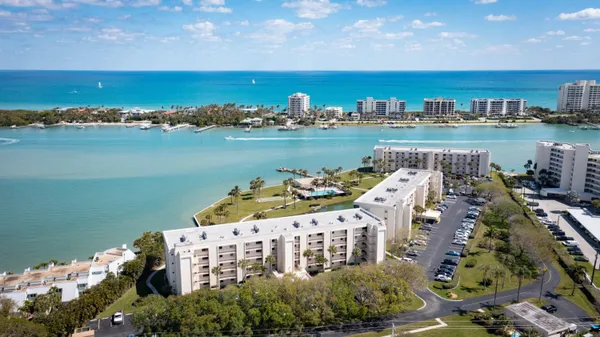 Property Slideshow image 2 of 38 | 300 intracoastal pl 403, Jupiter, FL, 33469