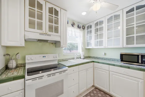 Property Slideshow image 2 of 25 | 112 lake anne dr, West Palm Beach, FL, 33411