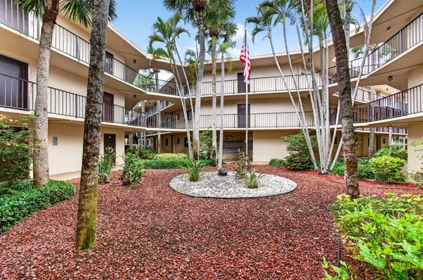 Property Slideshow image 2 of 81 | 5280 las verdes cir 112, Delray Beach, FL, 33484