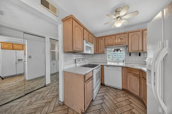Property Slideshow image 2 of 24 | 6200 nw 62nd st 312, Tamarac, FL, 33319