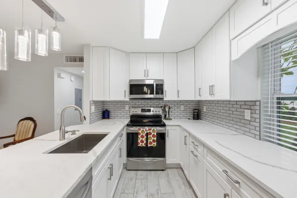 Property Slideshow image 2 of 20 | 634 normandy, Delray Beach, FL, 33484