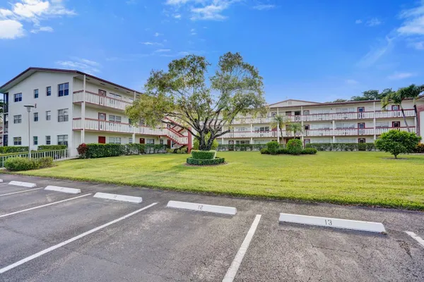 Property Slideshow image 2 of 32 | 189 brighton e, Boca Raton, FL, 33434