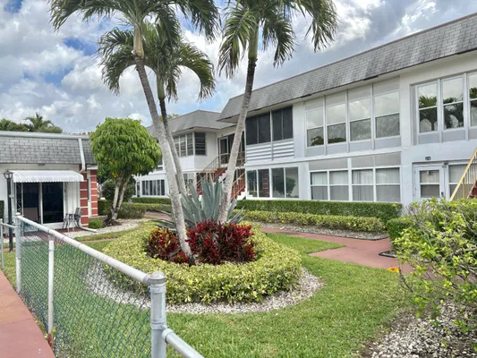 Property Slideshow image 2 of 25 | 30 plymouth c c, West Palm Beach, FL, 33417