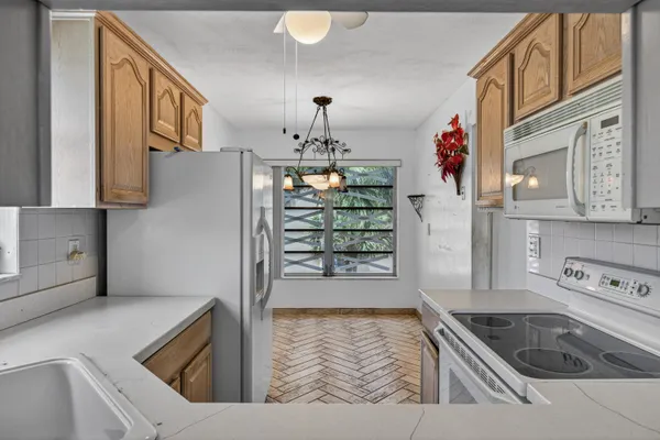 Property Slideshow image 2 of 24 | 6200 nw 62nd st 312, Tamarac, FL, 33319