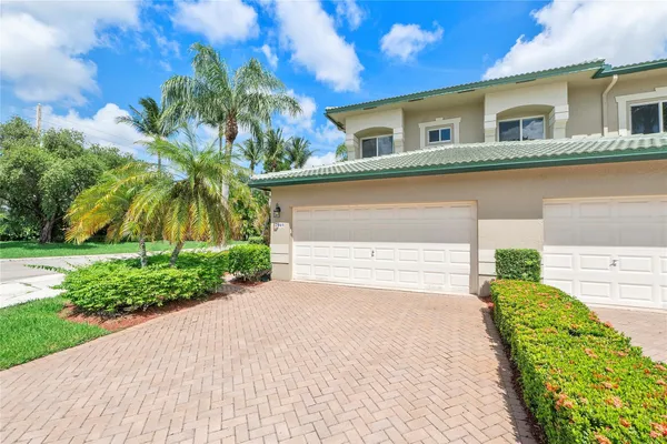 Property Slideshow image 2 of 36 | 7940 exeter cir 201, Tamarac, FL, 33321