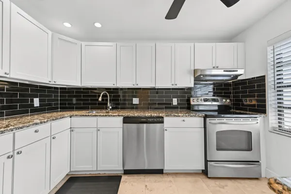 Property Slideshow image 3 of 37 | 21215 lago cir c, Boca Raton, FL, 33433