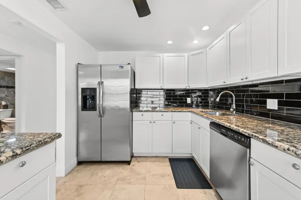 Property Slideshow image 2 of 37 | 21215 lago cir c, Boca Raton, FL, 33433