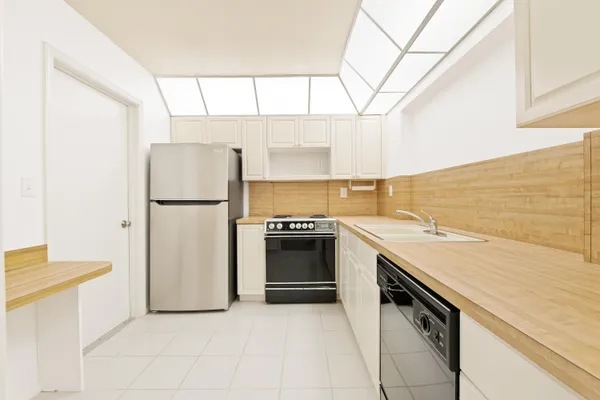 Property Slideshow image 3 of 27 | 4524 nw 43rd ave, Tamarac, FL, 33319