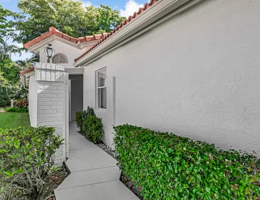 Property Slideshow image 2 of 62 | 9758 harbour lake cir, Boynton Beach, FL, 33437