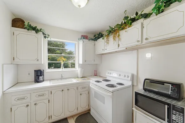 Property Slideshow image 3 of 16 | 80 harwood h h, Deerfield Beach, FL, 33442