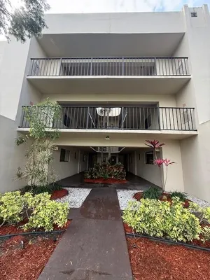 Property Slideshow image 2 of 33 | 5220 las verdes cir 108, Delray Beach, FL, 33484
