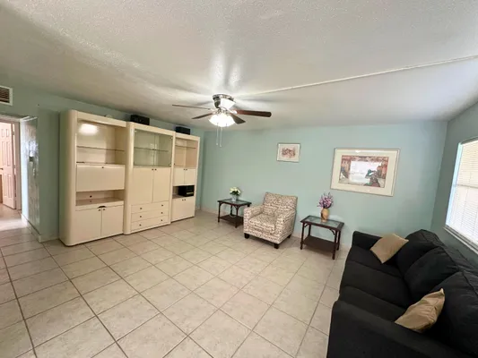 Property Slideshow image 2 of 17 | 337 saxony h way 337, Delray Beach, FL, 33446
