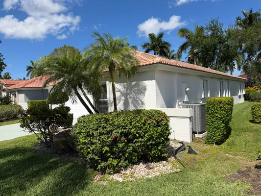 Property Slideshow image 2 of 25 | 9706 harbour lake cir, Boynton Beach, FL, 33437
