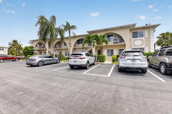 Property Slideshow image 2 of 35 | 13765 flora pl h, Delray Beach, FL, 33484
