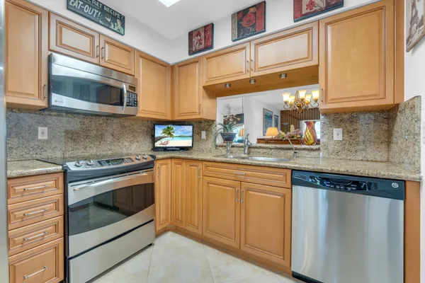 Property Slideshow image 2 of 89 | 7351 kinghurst dr 108, Delray Beach, FL, 33446