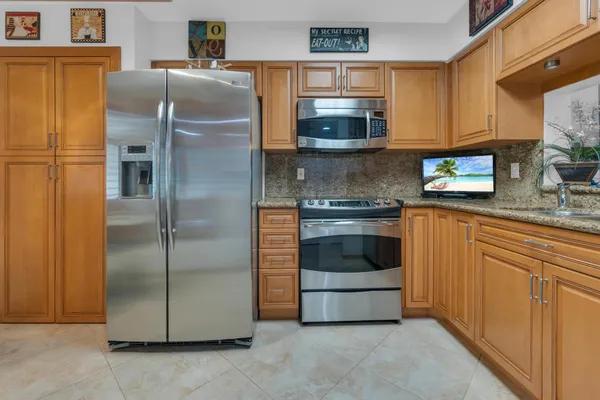 Property Slideshow image 3 of 89 | 7351 kinghurst dr 108, Delray Beach, FL, 33446