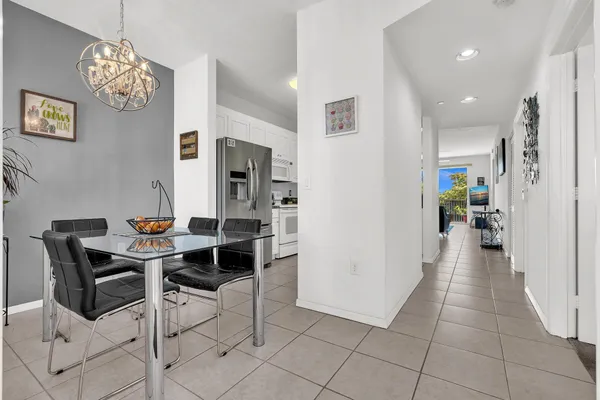 Property Slideshow image 3 of 67 | 7735 yardley dr 305, Tamarac, FL, 33321