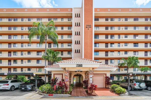 Property Slideshow image 2 of 75 | 7360 s oriole blvd 801, Delray Beach, FL, 33446