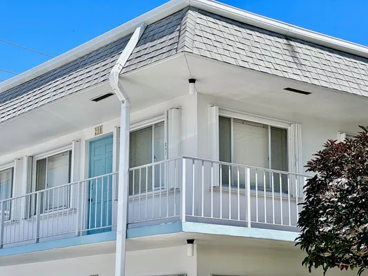 Property Slideshow image 2 of 22 | 2880 lake osborne dr 210, Lake Worth Beach, FL, 33461