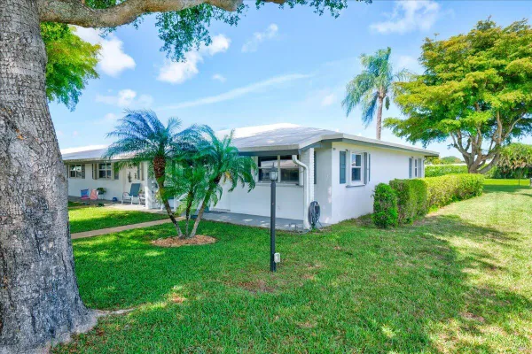 Property Slideshow image 2 of 63 | 100 leisure lake cir 109, Boynton Beach, FL, 33426
