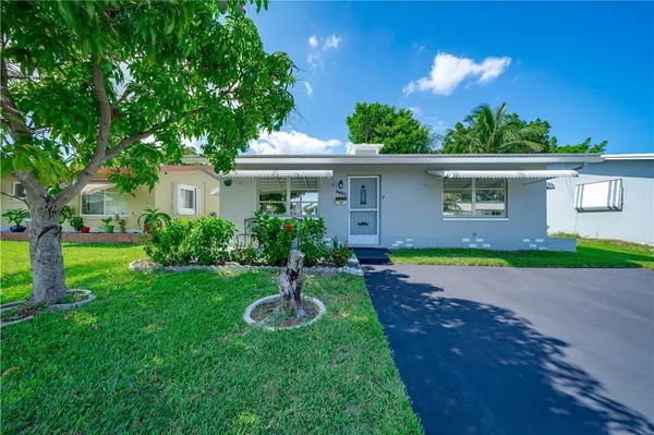 Property Slideshow image 2 of 37 | 4401 nw 47th st, Tamarac, FL, 33319
