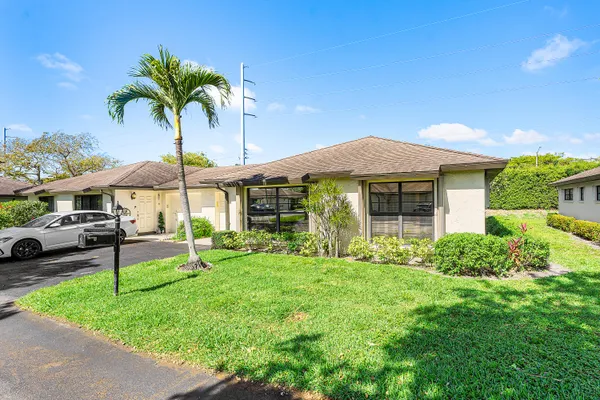 Property Slideshow image 2 of 26 | 4922 dovewood rd b, Boynton Beach, FL, 33436