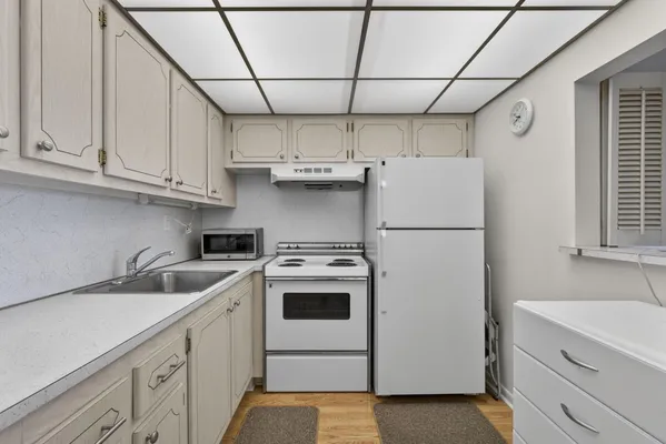 Property Slideshow image 3 of 34 | 225 bedford i 225, West Palm Beach, FL, 33417