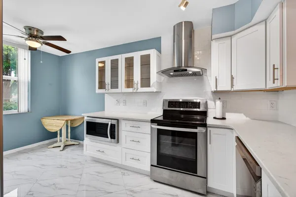 Property Slideshow image 3 of 74 | 18 willowbrook ln 103, Delray Beach, FL, 33446