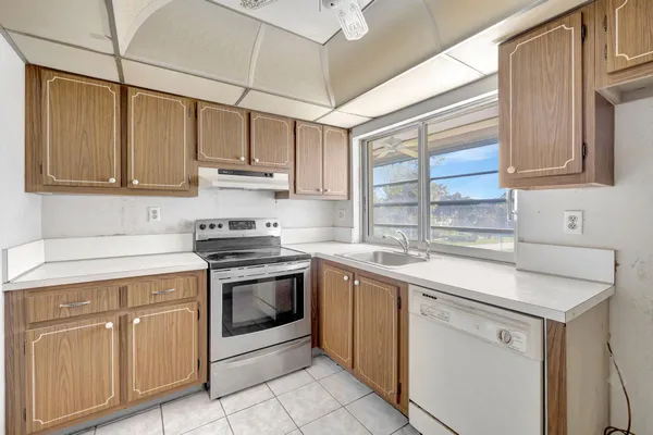 Property Slideshow image 3 of 31 | 9101 lime bay blvd 312, Tamarac, FL, 33321