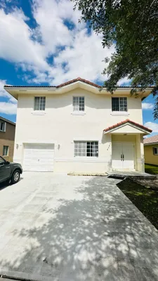 Property Slideshow image 2 of 32 | 7634 nw 99th way, Tamarac, FL, 33321