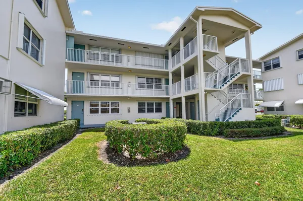 Property Slideshow image 2 of 58 | 370 horizon st, Boynton Beach, FL, 33435