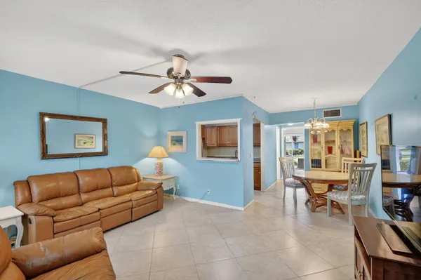 Property Slideshow image 3 of 58 | 370 horizon st, Boynton Beach, FL, 33435